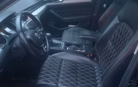 Volkswagen Passat B8 рестайлинг, 2015 год, 1 430 000 рублей, 10 фотография