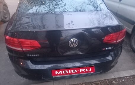 Volkswagen Passat B8 рестайлинг, 2015 год, 1 430 000 рублей, 11 фотография