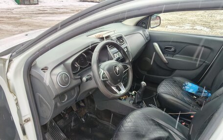 Renault Logan II, 2018 год, 700 000 рублей, 5 фотография