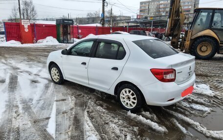 Renault Logan II, 2018 год, 700 000 рублей, 3 фотография