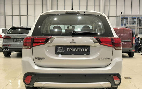 Mitsubishi Outlander III рестайлинг 3, 2015 год, 1 699 000 рублей, 10 фотография