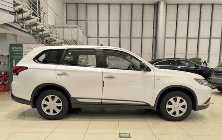 Mitsubishi Outlander III рестайлинг 3, 2015 год, 1 699 000 рублей, 8 фотография