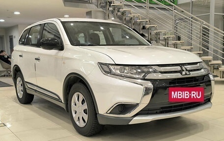 Mitsubishi Outlander III рестайлинг 3, 2015 год, 1 699 000 рублей, 7 фотография