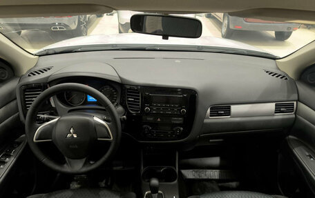 Mitsubishi Outlander III рестайлинг 3, 2015 год, 1 699 000 рублей, 18 фотография