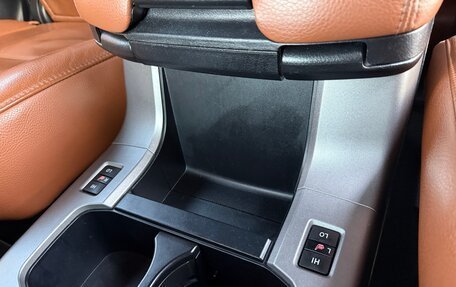 Toyota Sequoia II рестайлинг, 2011 год, 4 350 000 рублей, 19 фотография