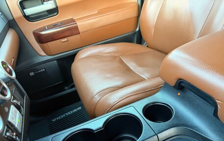 Toyota Sequoia II рестайлинг, 2011 год, 4 350 000 рублей, 34 фотография