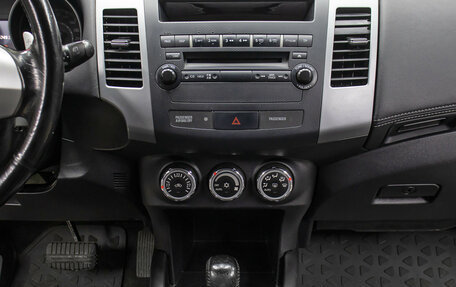 Mitsubishi Outlander III рестайлинг 3, 2011 год, 1 298 000 рублей, 15 фотография