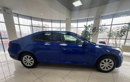 Skoda Superb III рестайлинг, 2019 год, 1 900 000 рублей, 4 фотография