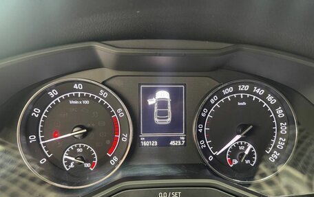 Skoda Superb III рестайлинг, 2019 год, 1 900 000 рублей, 13 фотография