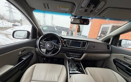 KIA Carnival III, 2017 год, 2 500 000 рублей, 4 фотография