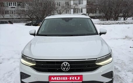 Volkswagen Tiguan II, 2021 год, 3 050 000 рублей, 2 фотография