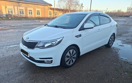 KIA Rio III рестайлинг, 2015 год, 975 000 рублей, 2 фотография