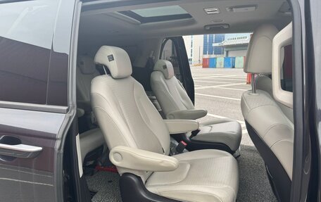 KIA Carnival, 2021 год, 3 050 000 рублей, 9 фотография