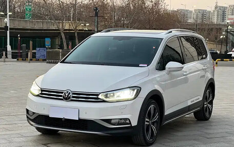 Volkswagen Touran III, 2022 год, 1 711 123 рублей, 1 фотография