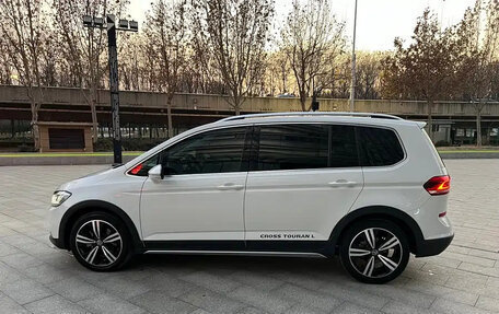 Volkswagen Touran III, 2022 год, 1 711 123 рублей, 8 фотография
