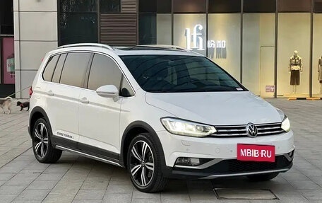 Volkswagen Touran III, 2022 год, 1 711 123 рублей, 3 фотография