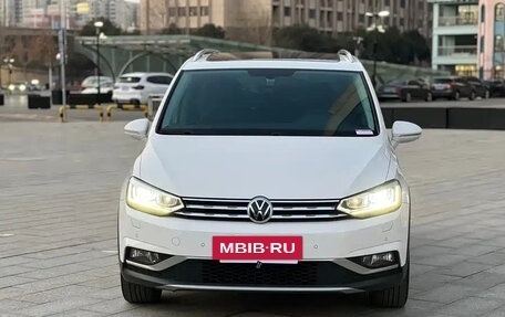 Volkswagen Touran III, 2022 год, 1 711 123 рублей, 2 фотография