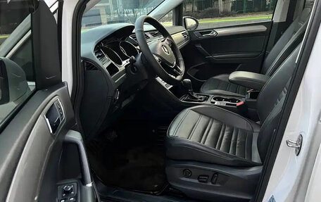 Volkswagen Touran III, 2022 год, 1 711 123 рублей, 12 фотография