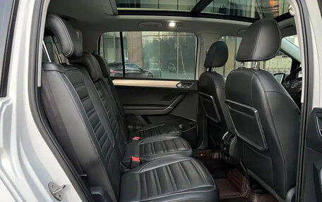 Volkswagen Touran III, 2022 год, 1 711 123 рублей, 15 фотография