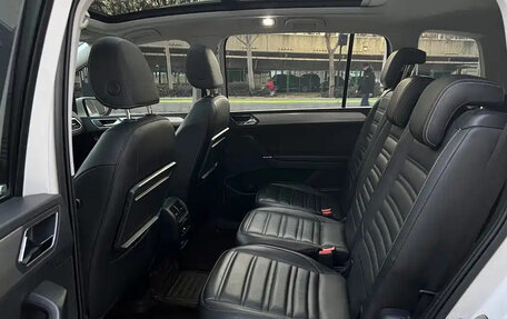 Volkswagen Touran III, 2022 год, 1 711 123 рублей, 14 фотография