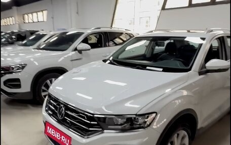 Volkswagen T-Roc I, 2021 год, 1 818 000 рублей, 3 фотография