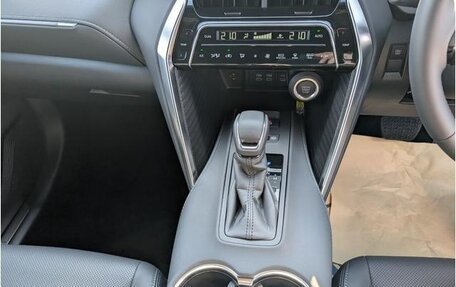 Toyota Harrier, 2025 год, 3 880 000 рублей, 10 фотография