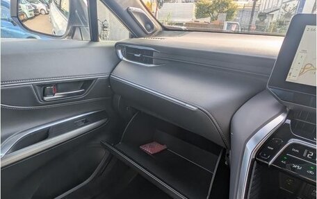 Toyota Harrier, 2025 год, 3 880 000 рублей, 16 фотография