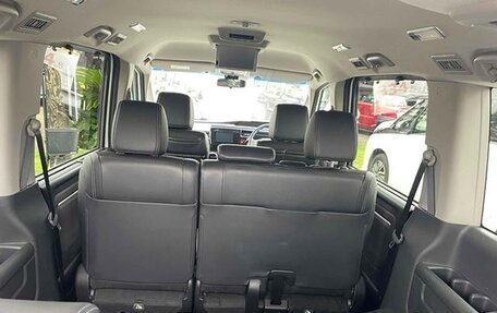 Honda Stepwgn IV, 2021 год, 2 000 000 рублей, 10 фотография