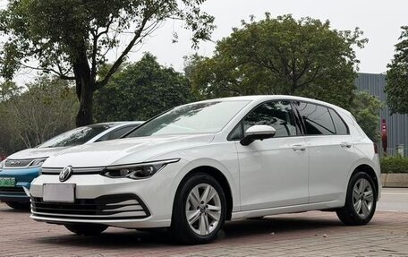 Volkswagen Golf VIII, 2021 год, 1 420 222 рублей, 1 фотография