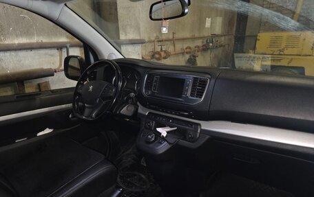 Peugeot Traveller I, 2018 год, 1 450 000 рублей, 8 фотография