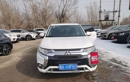 Mitsubishi Outlander III рестайлинг 3, 2021 год, 1 650 008 рублей, 2 фотография