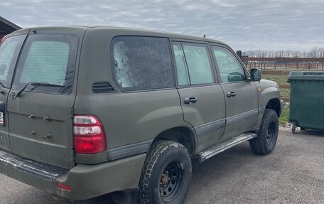 Toyota Land Cruiser 100 рестайлинг 2, 2004 год, 2 300 000 рублей, 1 фотография