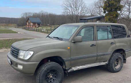 Toyota Land Cruiser 100 рестайлинг 2, 2004 год, 2 300 000 рублей, 3 фотография