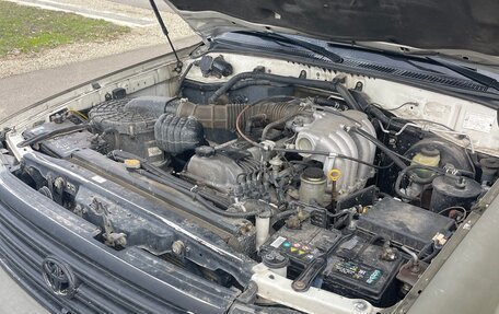 Toyota Land Cruiser 100 рестайлинг 2, 2004 год, 2 300 000 рублей, 10 фотография