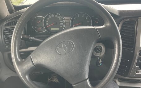 Toyota Land Cruiser 100 рестайлинг 2, 2004 год, 2 300 000 рублей, 16 фотография