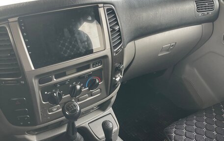 Toyota Land Cruiser 100 рестайлинг 2, 2004 год, 2 300 000 рублей, 15 фотография