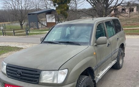 Toyota Land Cruiser 100 рестайлинг 2, 2004 год, 2 300 000 рублей, 8 фотография