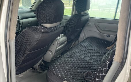 Toyota Land Cruiser 100 рестайлинг 2, 2004 год, 2 300 000 рублей, 23 фотография