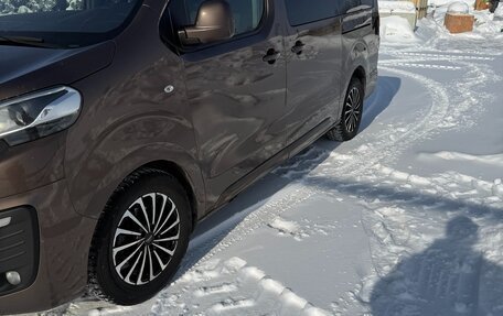 Peugeot Traveller I, 2017 год, 1 900 000 рублей, 2 фотография