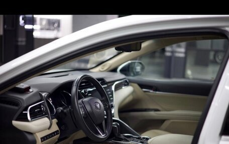 Toyota Camry, 2018 год, 3 270 000 рублей, 8 фотография