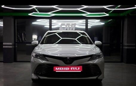 Toyota Camry, 2018 год, 3 270 000 рублей, 3 фотография