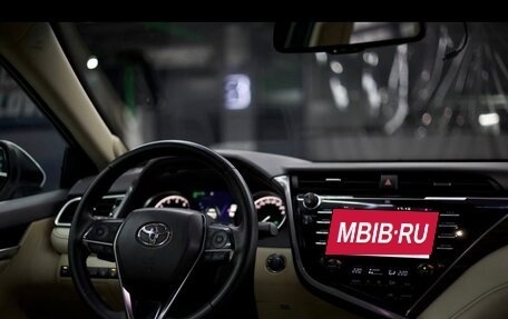 Toyota Camry, 2018 год, 3 270 000 рублей, 12 фотография