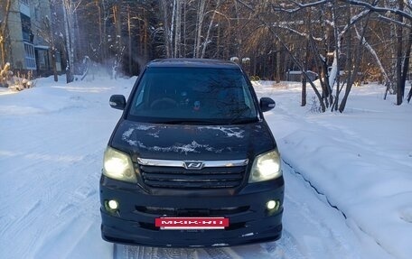 Toyota Noah III, 2001 год, 850 000 рублей, 2 фотография