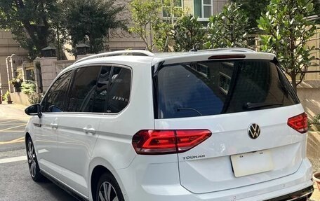 Volkswagen Touran III, 2022 год, 1 500 000 рублей, 3 фотография