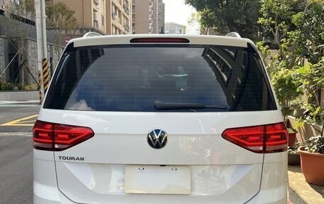 Volkswagen Touran III, 2022 год, 1 500 000 рублей, 4 фотография