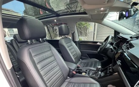 Volkswagen Touran III, 2022 год, 1 500 000 рублей, 9 фотография