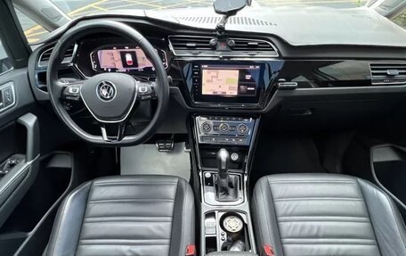 Volkswagen Touran III, 2022 год, 1 500 000 рублей, 11 фотография