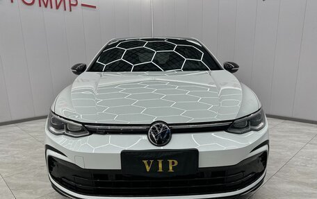 Volkswagen Golf VIII, 2023 год, 1 900 000 рублей, 2 фотография