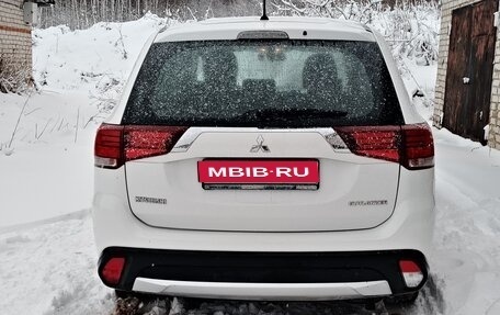 Mitsubishi Outlander III рестайлинг 3, 2015 год, 1 700 000 рублей, 1 фотография