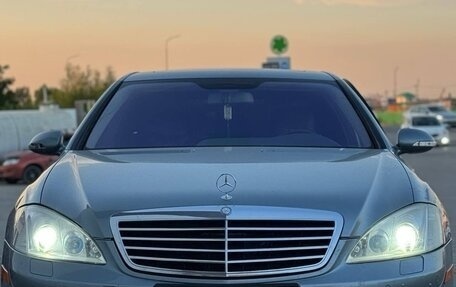 Mercedes-Benz S-Класс, 2006 год, 1 300 000 рублей, 1 фотография